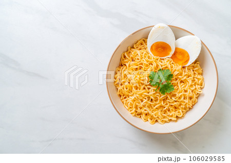 instant noodles with salt egg 106029585