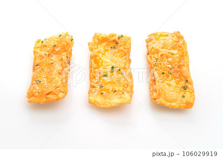 crispy roti with sugar 106029919