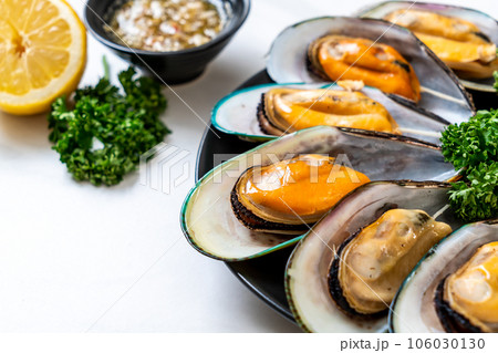 mussels with lemon and parsley mussels with lemon and parsley 106030130