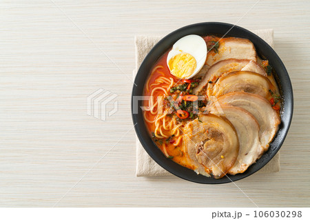 Ramen Noodles Spicy Tomyum Soup with Roast Pork 106030298