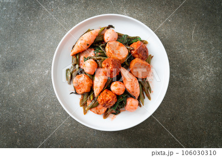 Stir Fried Fish Balls with Yentafo Sauce 106030310