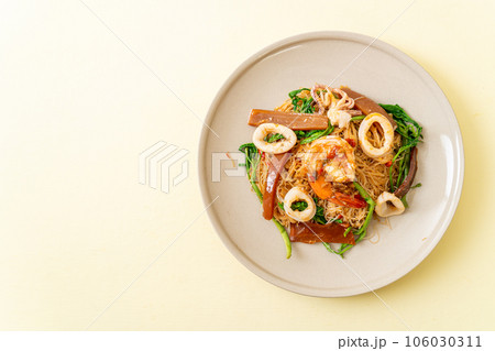 Stir-fried rice vermicelli and water mimosa with mix seafood Stir-fried rice vermicelli and water mimosa with mix seafood 106030311