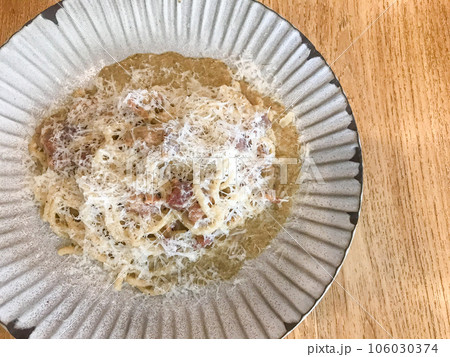 Bucatini Cacio e Pepe pasta with bacon 106030374