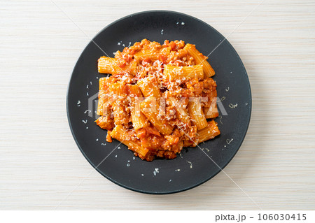 Rigatoni pasta bolognese with cheese 106030415