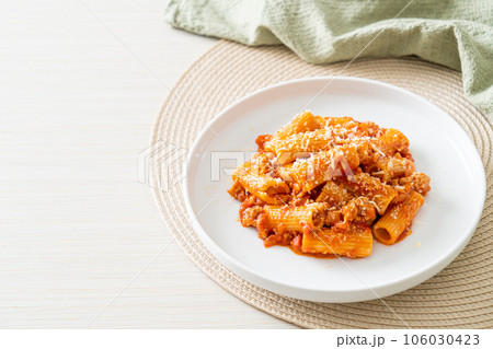 Rigatoni pasta bolognese with cheese 106030423