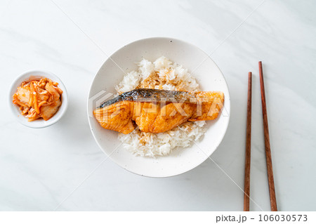 Grilled Salmon with Soy Sauce Rice Bowl Grilled Salmon with Soy Sauce Rice Bowl 106030573