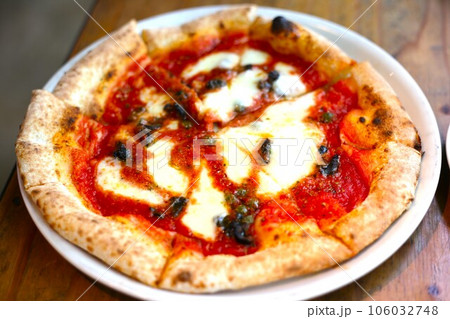 美味しそうなピザ 106032748