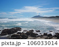 遠く伊勢志摩の山まで望む赤羽根海岸 106033014