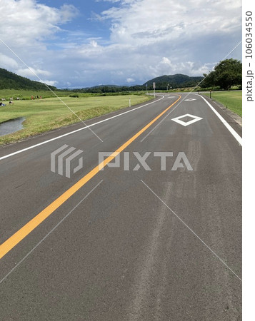 まっすぐな道 106034550