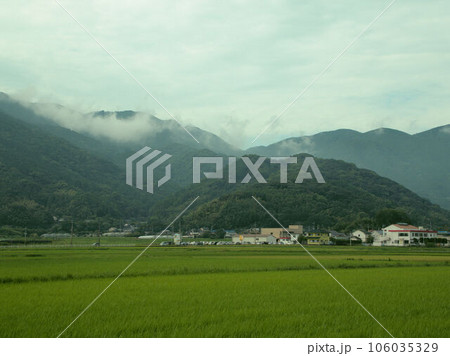 山脈の上昇気流 糸島の田園風景 山脈の上昇気流 糸島の田園風景 106035329