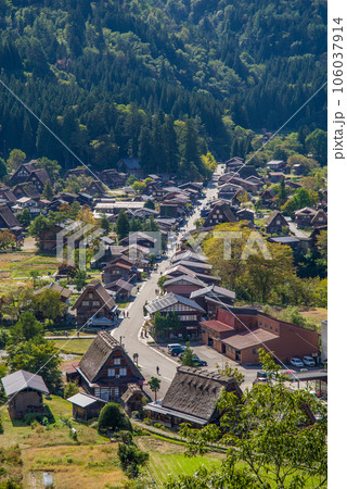 世界遺産【白川村・合掌造り集落】荻町城跡展望台からの眺め 106037914