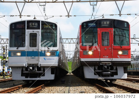 海老名の車両基地で並ぶ小田急電鉄1000形（北千住表示と小田原表示） 106037972