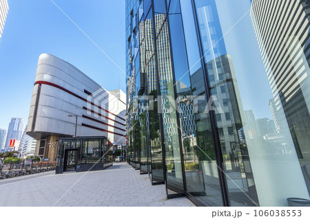大阪梅田の都市風景 早朝 大阪富国生命ビル 大阪梅田の都市風景 早朝 大阪富国生命ビル 106038553