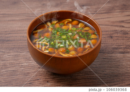 注)湯気は合成です。赤だし、赤味噌、なめこ、なめこ汁、お味噌汁。 注)湯気は合成です。赤だし、赤味噌、なめこ、なめこ汁、お味噌汁。 106039368