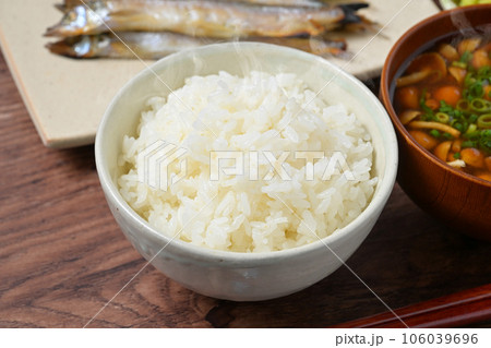 注）湯気は合成です。カラフトししゃも（カペリン、偽ししゃも）とご飯と味噌汁と白菜の漬物の和食イメージ 106039696