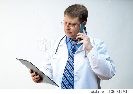 Telephone consultation with a doctor on a patient's complaint Telephone consultation with a doctor on a patient's complaint 106039935