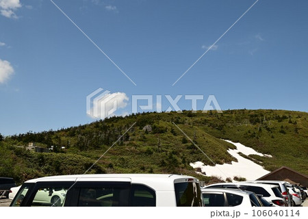 八幡平はドラゴンアイの季節　駐車場からの風景 106040114
