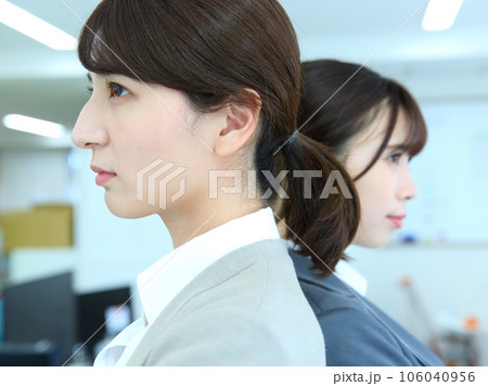 仲が悪い女性社員のイメージ 仲が悪い女性社員のイメージ 106040956
