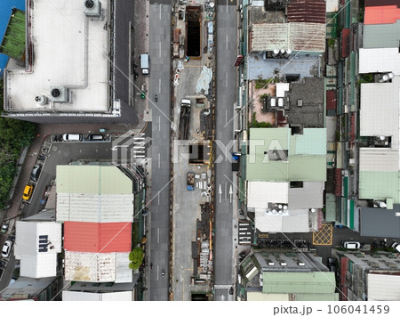 Taipei Metro system are under construction. 106041459