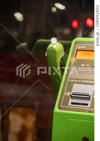 公衆電話と玉ボケ 106042602