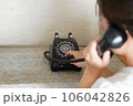 昔ながらの黒電話 106042826