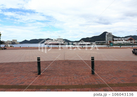 佐世保駅 みなと口前の佐世保港 （鯨瀬ターミナル、新みなとターミナル） 106043136