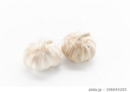 garlic placed on a white background. garlic placed on a white background. 106043205
