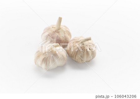 garlic placed on a white background. garlic placed on a white background. 106043206