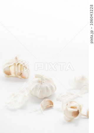 garlic placed on a white background. garlic placed on a white background. 106043228
