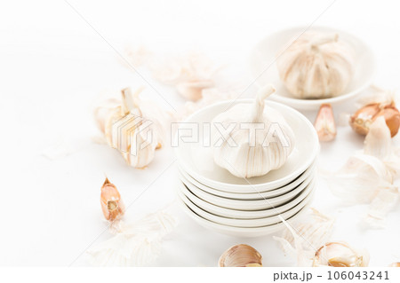garlic placed on a white background. garlic placed on a white background. 106043241