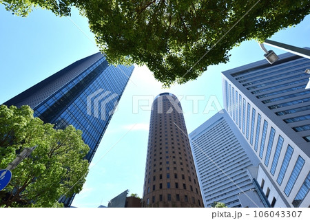 大阪駅前南交差点付近からのビル群 大阪駅前南交差点付近からのビル群 106043307