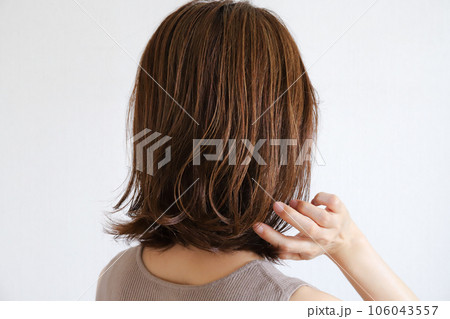 ヘアスタイル　ヘアケアイメージ 106043557