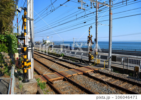 晴れた日の須磨・塩屋界隈の風景　海と鉄道 106046471