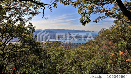 屋島登山道からの高松市街地風景(香川県高松市) 屋島登山道からの高松市街地風景(香川県高松市) 106046664