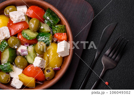 Delicious fresh, juicy Greek salad with feta cheese, olives, tomatoes, cucumber 106049302
