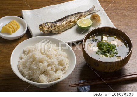 麦ご飯といわしの丸干し定食 106050509
