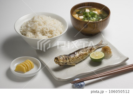 麦ご飯といわしの丸干し定食 106050512