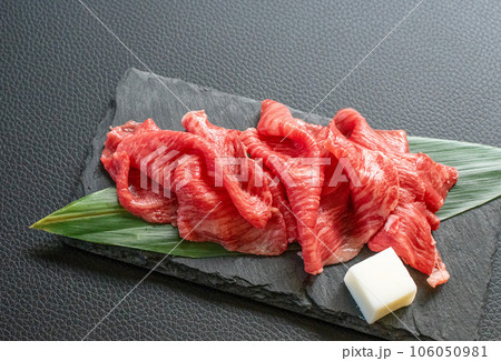 黒毛和牛の切り出し肉 106050981