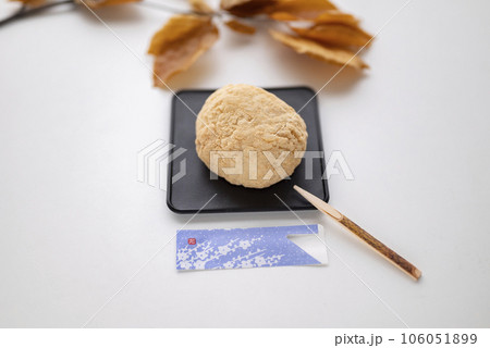 秋のお彼岸はおはぎ 秋のお彼岸はおはぎ 106051899