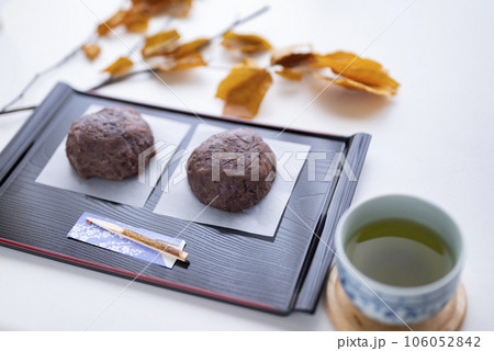 秋のお彼岸はおはぎ 秋のお彼岸はおはぎ 106052842