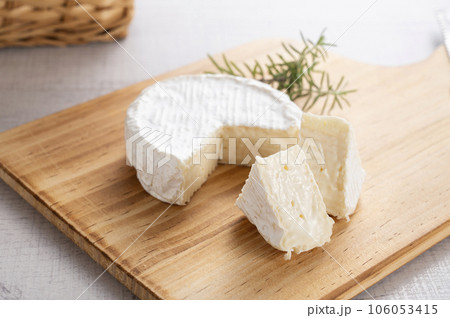 カマンベールチーズ 106053415