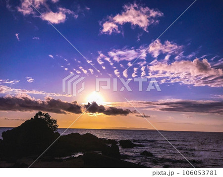 海に沈む夕日 海に沈む夕日 106053781