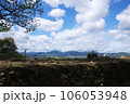 松坂城址の西、大阪方面に広がる山並み 106053948