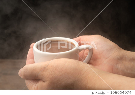 ココア  手 106054074