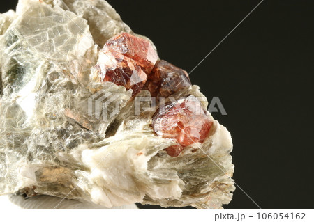 柘榴石／ガーネット 106054162