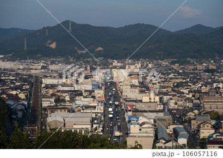 日本の岡山県笠岡市の美しい夜景 106057116