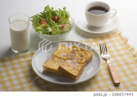 フレンチトーストの朝食 フレンチトーストの朝食 106057445