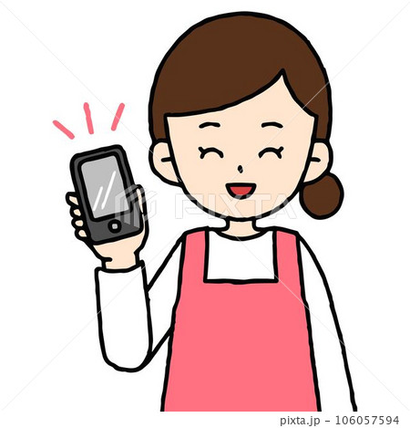 笑顔でスマホを片手に持つ主婦 笑顔でスマホを片手に持つ主婦 106057594