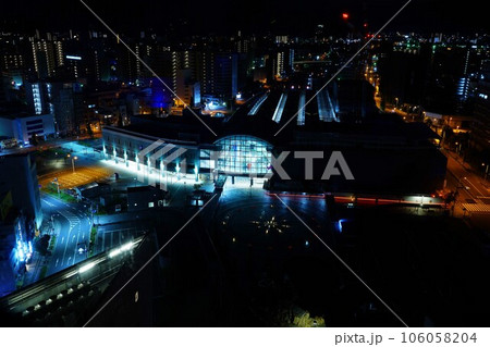 ホテル高層階から見た高松市街地の夜景 106058204