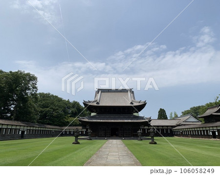富山県の瑞龍寺の景色 富山県の瑞龍寺の景色 106058249